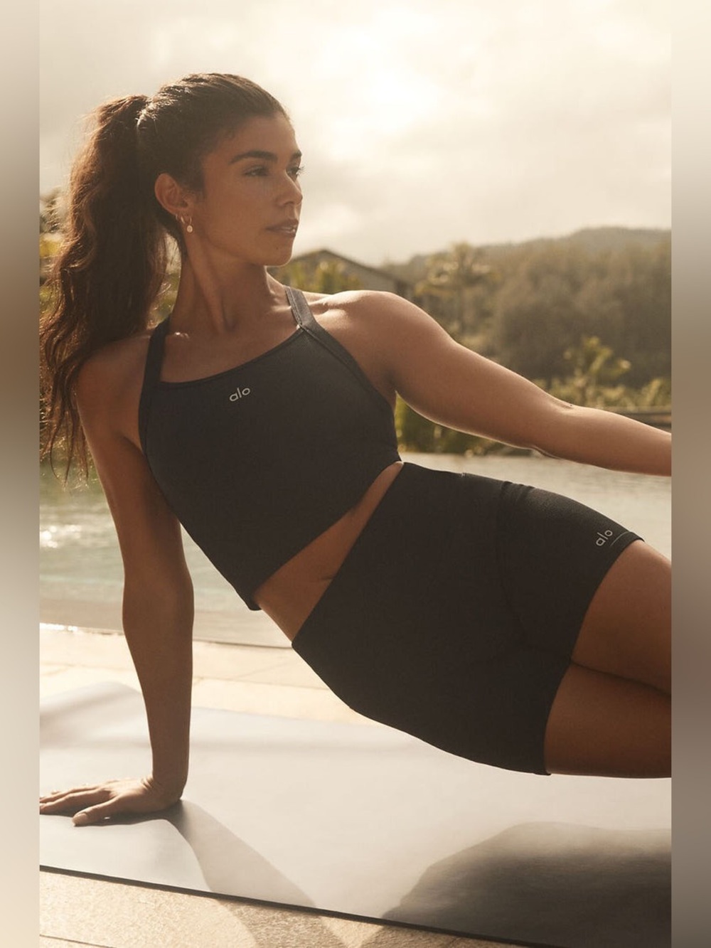 Alo Yoga 5” Seamless Ribbed Favorite Short Black Size Small